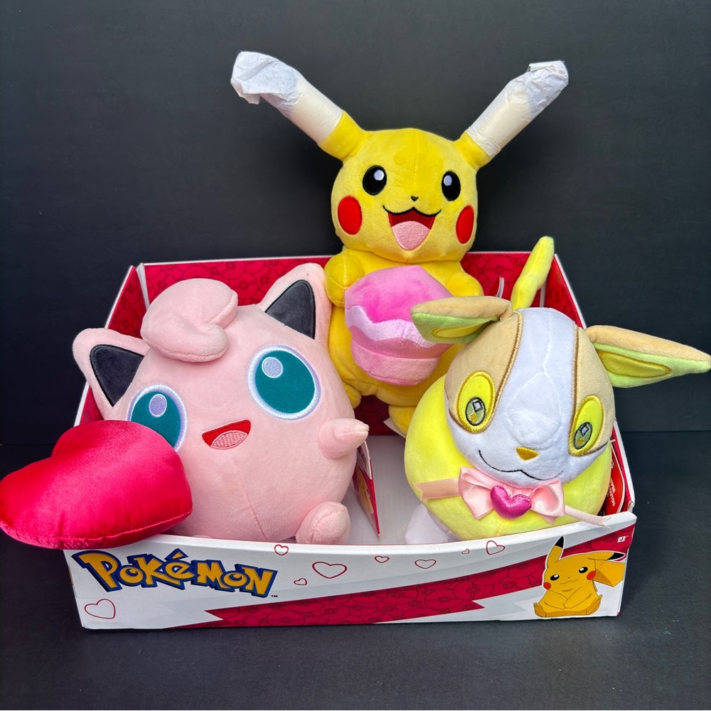 Pokémon Bundle 2026 Valentines Pikachu Yamper Jigglypuff Plush Toys NWT Display